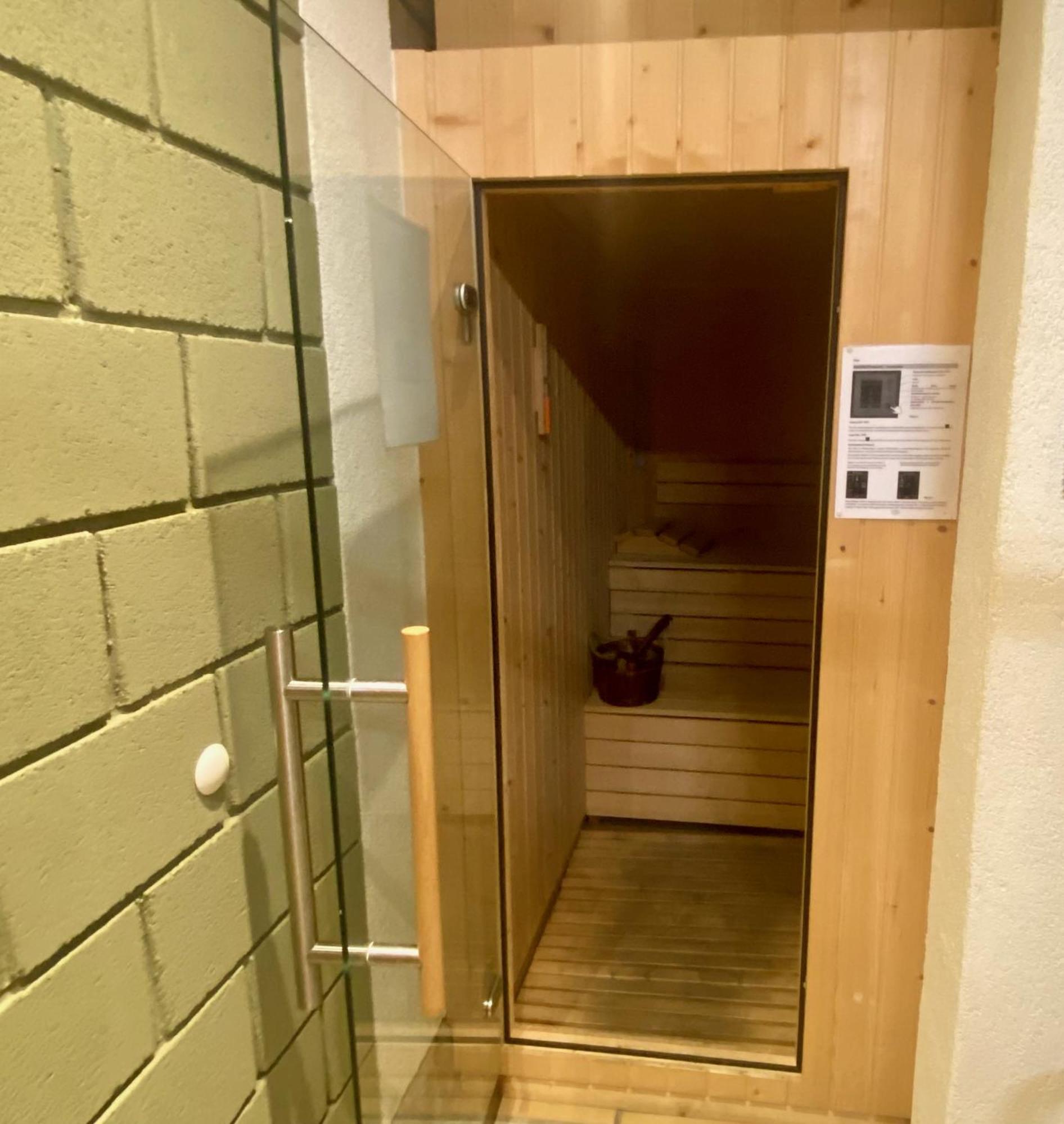 Apartment Pool And Sauna!san Bernardino With Free Parking And Wifi, Netflix Account Available!