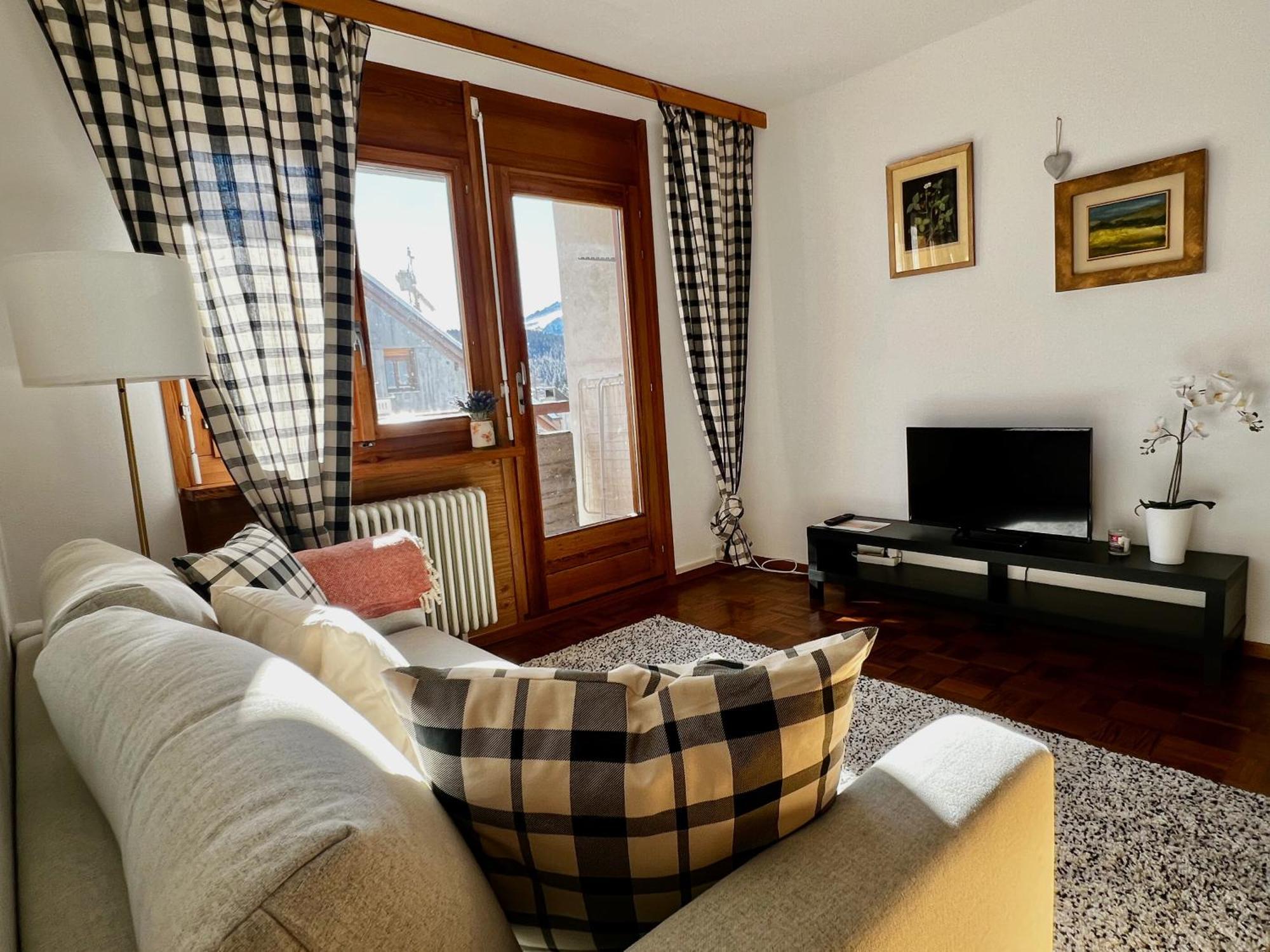 Pool And Sauna!san Bernardino With Free Parking And Wifi, Netflix Account Available! Appartement San Bernardino