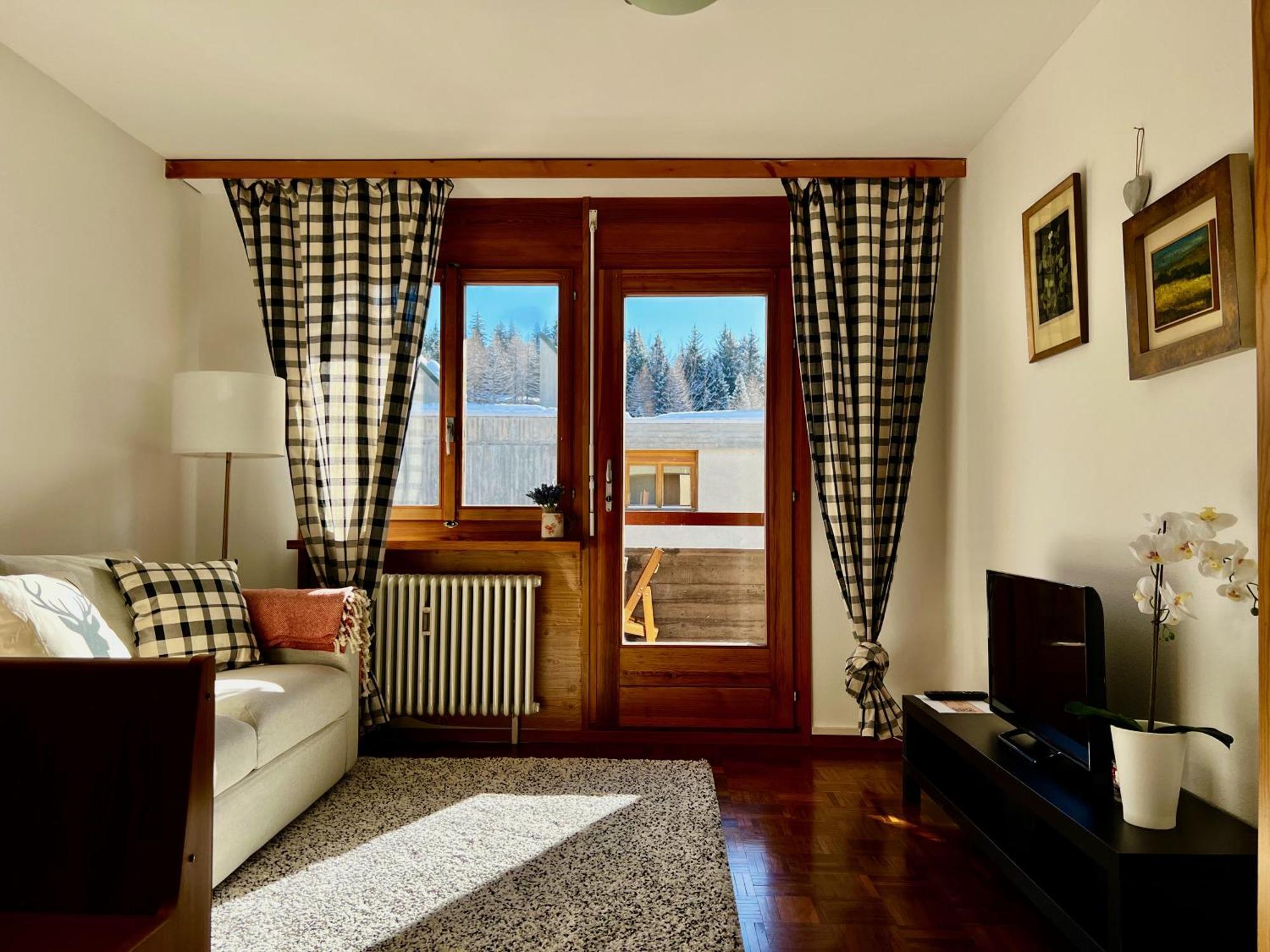 Pool And Sauna!san Bernardino With Free Parking And Wifi, Netflix Account Available! Apartment