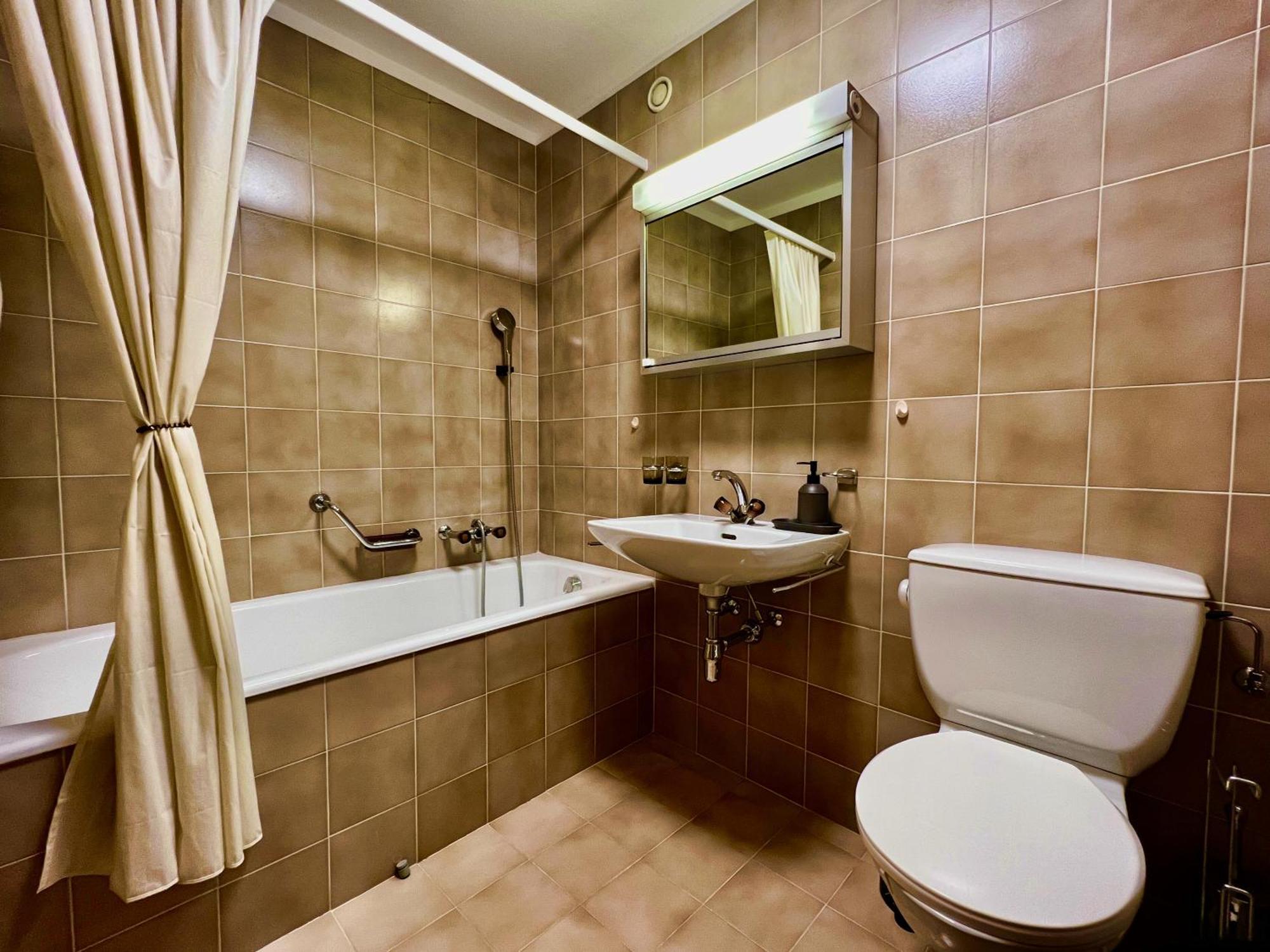 Pool And Sauna!san Bernardino With Free Parking And Wifi, Netflix Account Available!