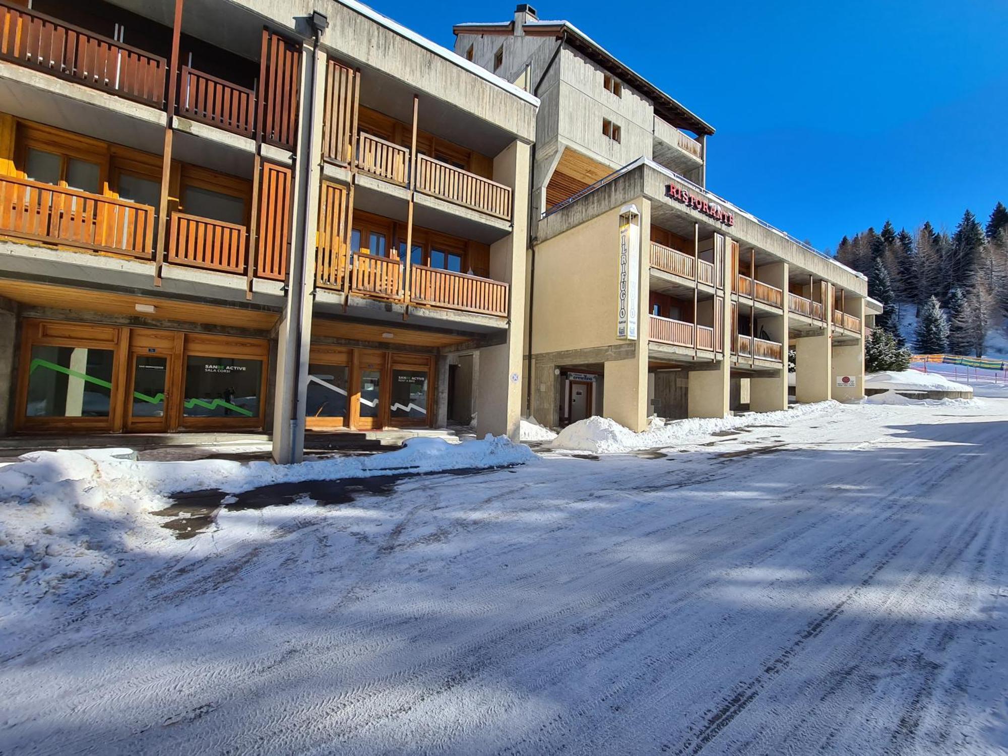 Pool And Sauna!san Bernardino With Free Parking And Wifi, Netflix Account Available! Apartment San Bernardino